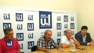De Izq. a Der: Jorge Dalla Salda (Vicepresidente UIGLP), Hugo Timossi (Presidente UIGLP) y Carlos Vergara (Interventor UOCRA LP)